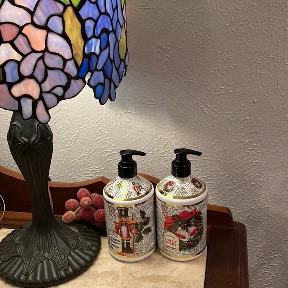 HolidayVintage Press Hand Soaps. Brand New out of box because weight. Beautiful - Picture 1 of 8
